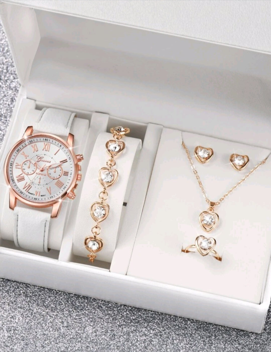 Women's Elegant Three-eye Roman Scale Dial Quartz Watch & Jewelry Set - 4 Pieces